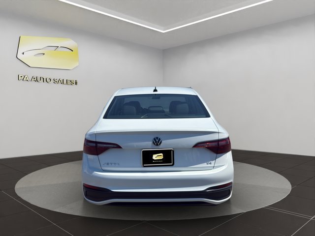 Used 2024 White Volkswagen SE image 6