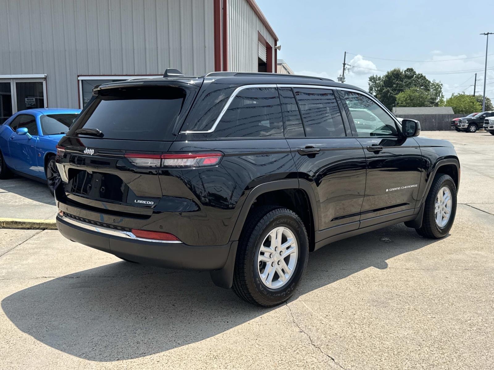 Used 2025 Black Jeep Laredo image 7