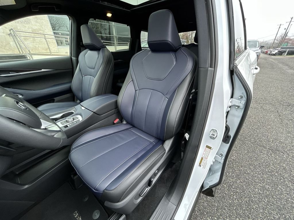 Certified Used 2026 Black INFINITI SPORT image 15