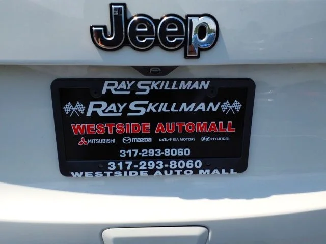 Used 2022 White Jeep Latitude image 20