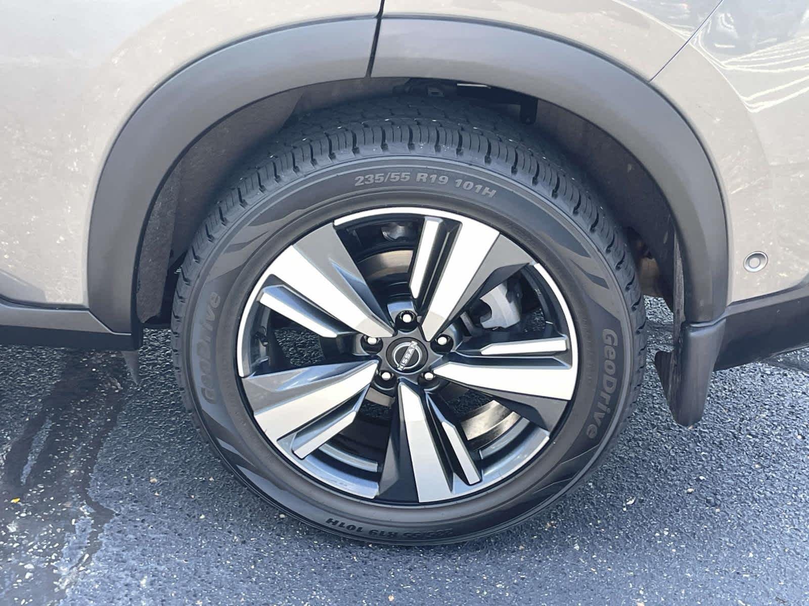 Certified Used 2023 Gun Metallic Nissan SL image 15