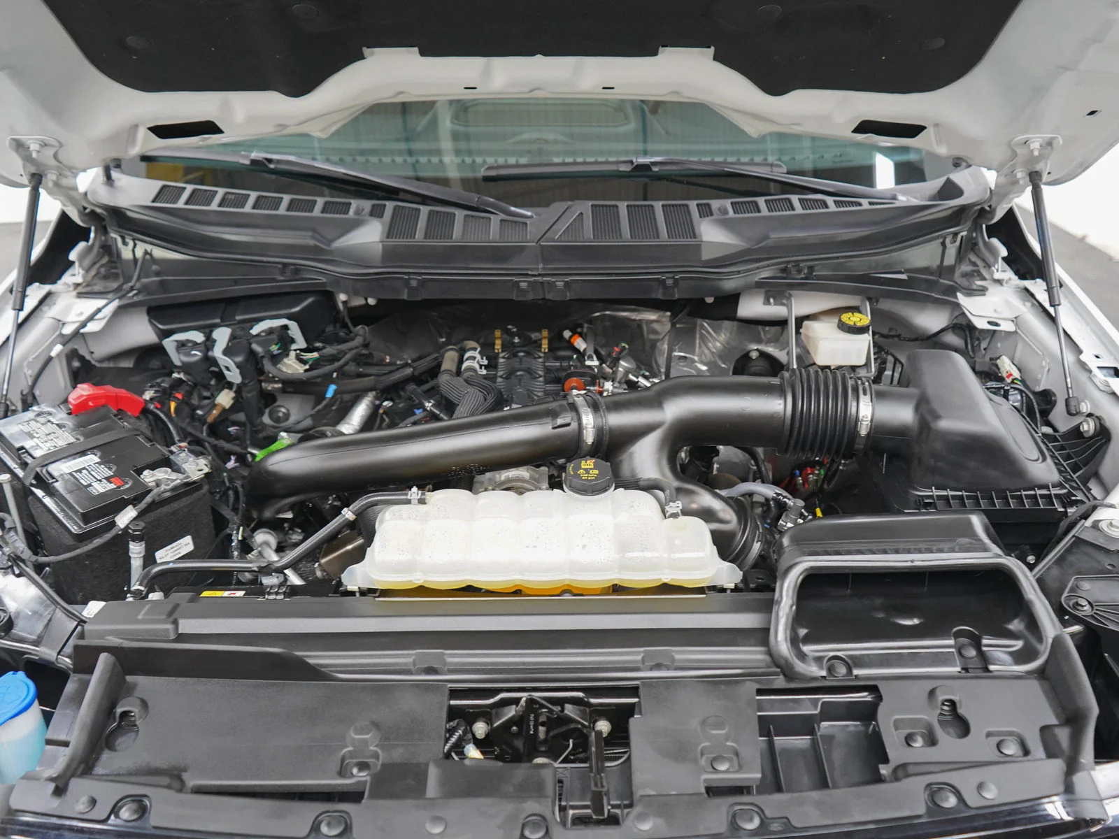 Used 2024 Avalanche Ford XLT image 28