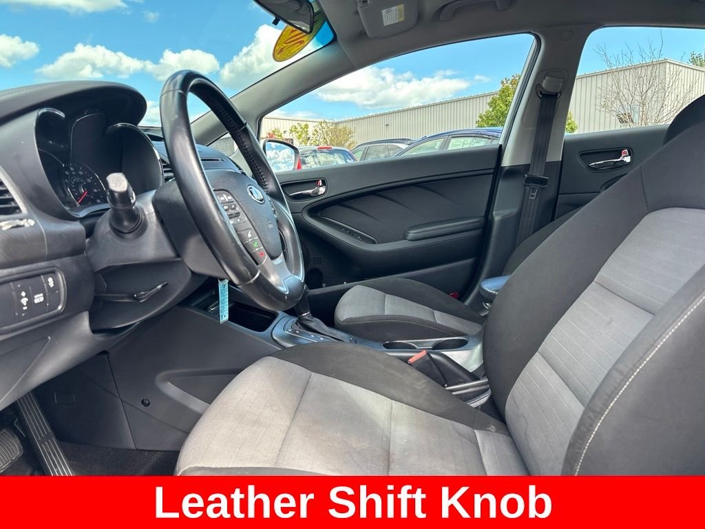 Used 2016 White Kia EX image 11