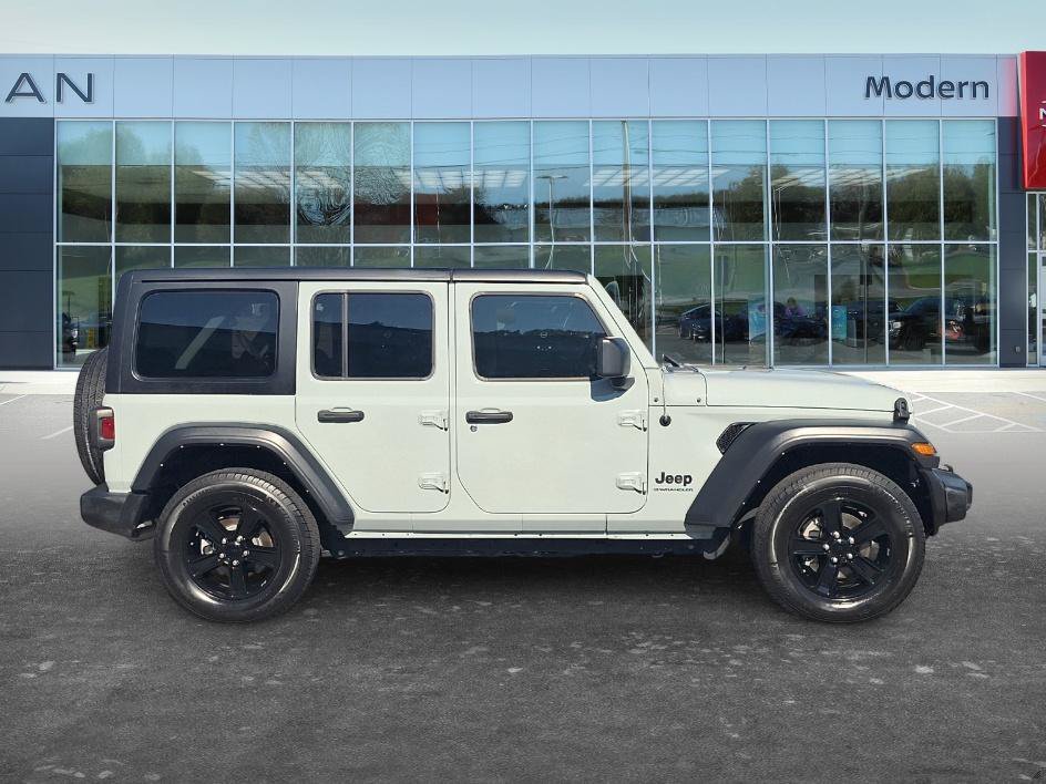 Used 2023 Earl Clearcoat Jeep Sport Altitude image 4