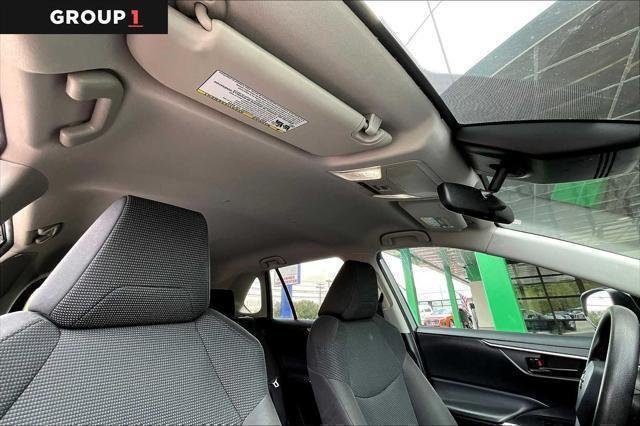 2022 Toyota RAV4 LE - Photo 14