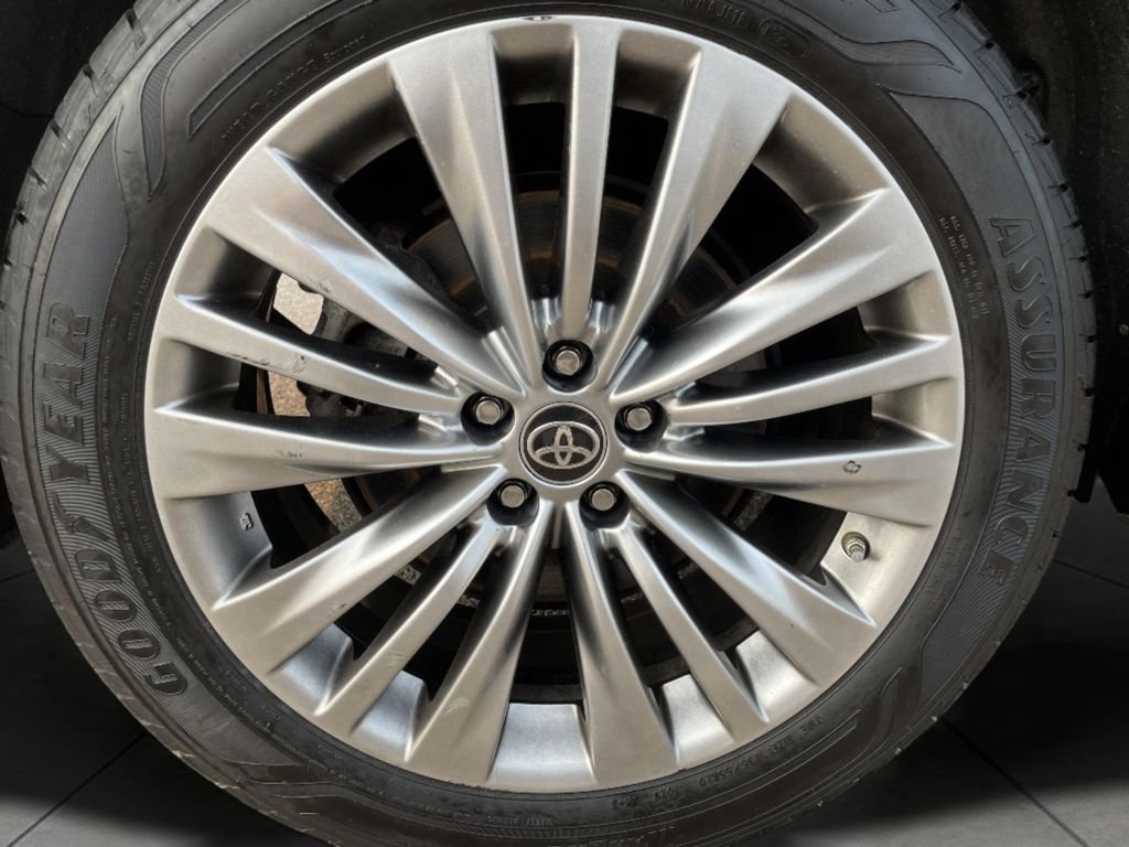 Used 2022 Black Toyota Platinum image 28