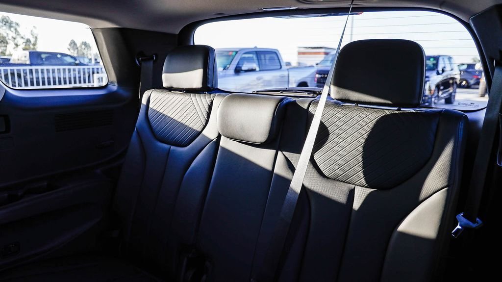 Used 2025 Silver Hyundai SEL image 23