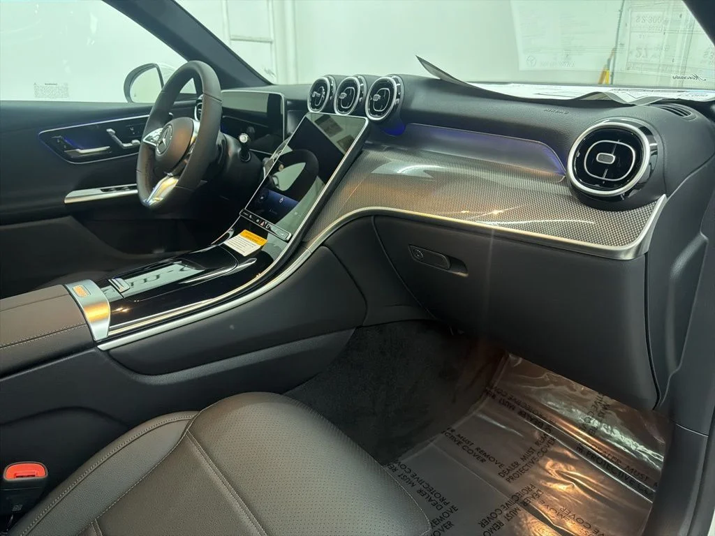 Used 2026 White Mercedes-Benz GLC 300 image 27