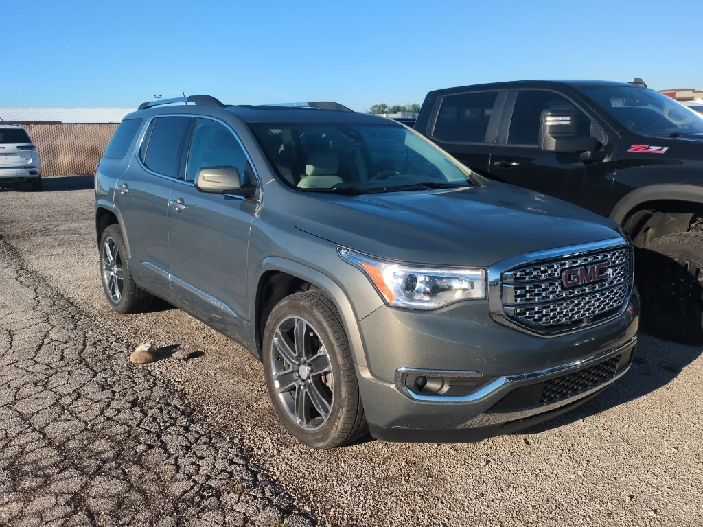 Used 2018 Mineral Metallic GMC Denali image 4