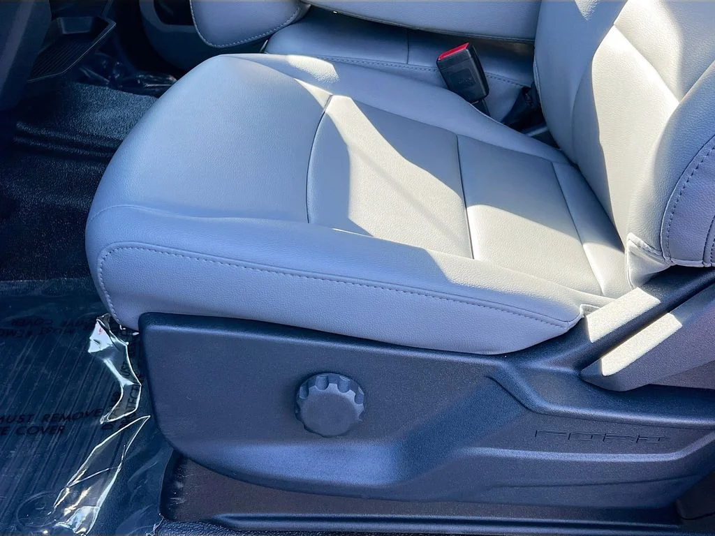 New 2026 Oxford White Ford XL image 21