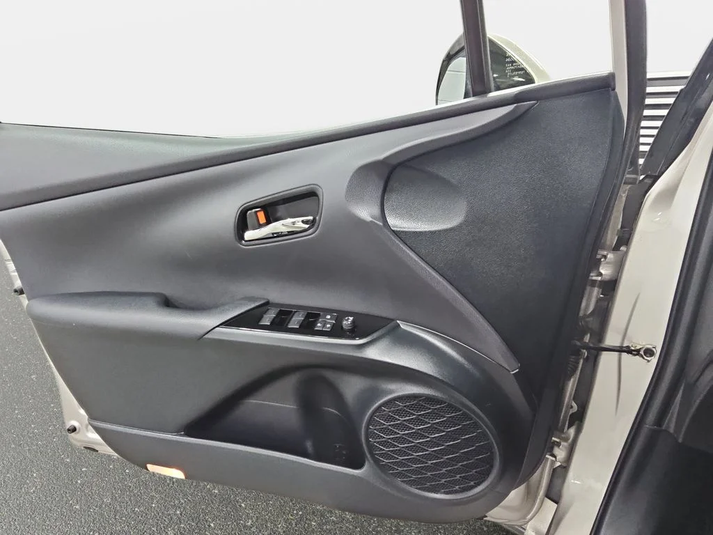 Used 2020 Silver Toyota XLE image 29
