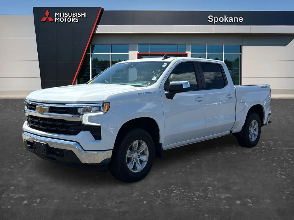 Used 2023 Summit White Chevrolet LT image 3