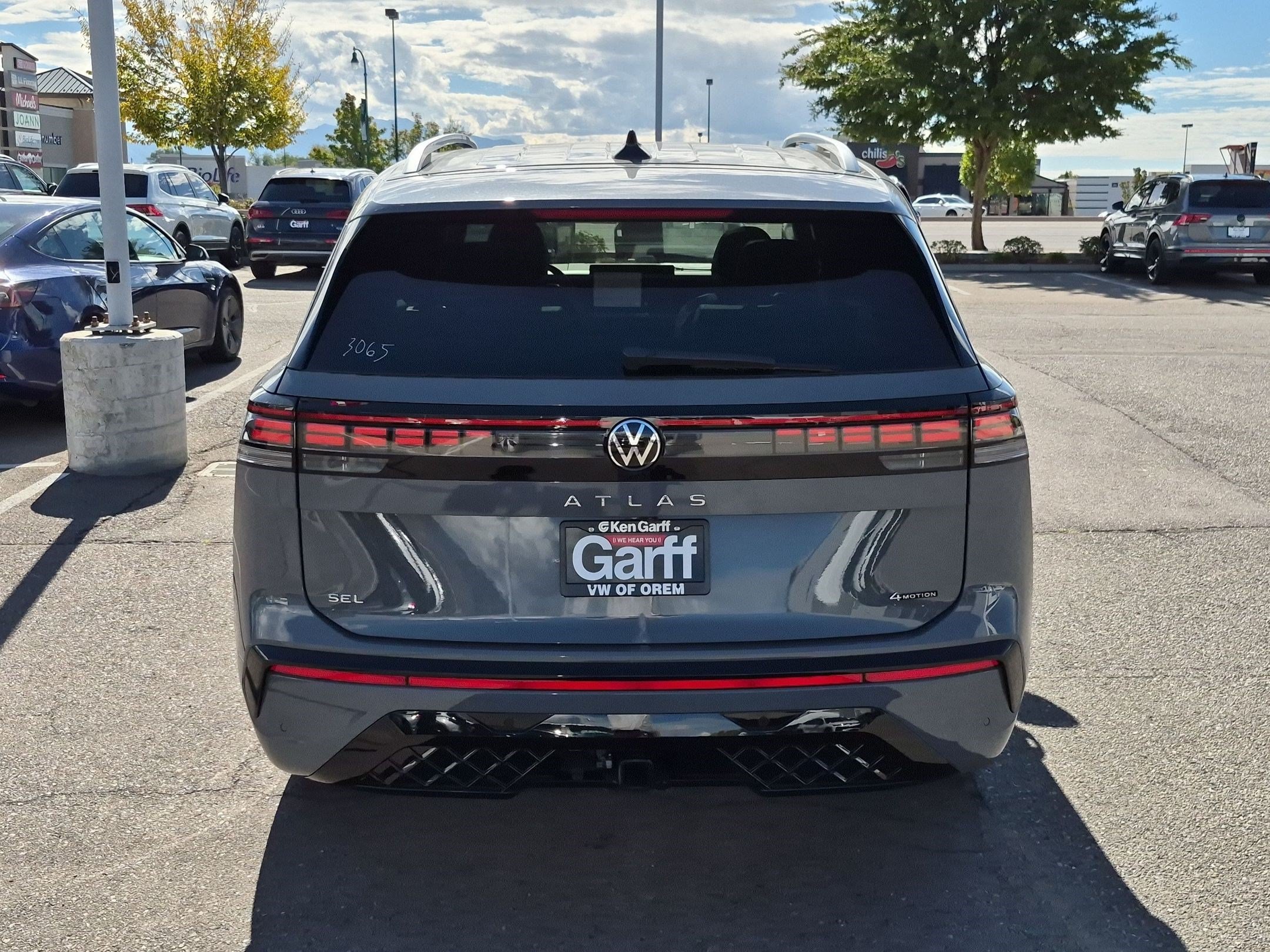 New 2027 Pure Gray Volkswagen SEL R-Line image 4