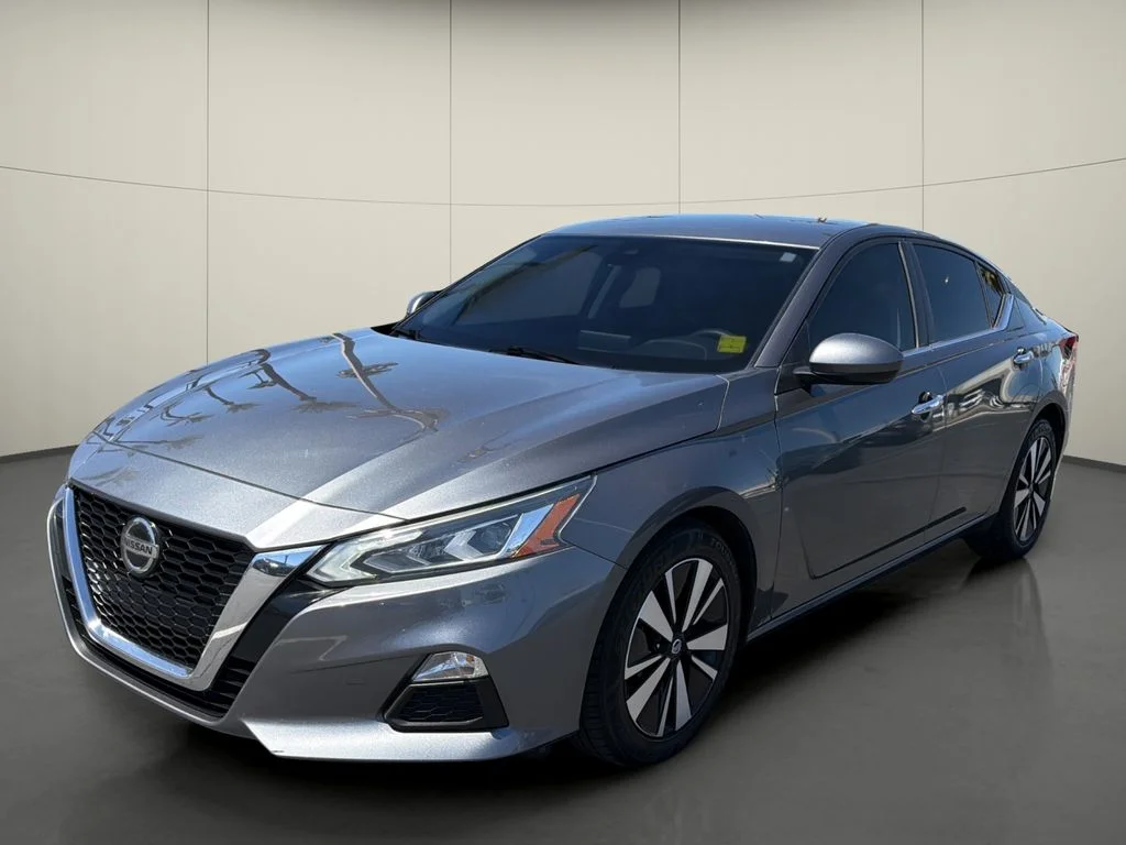 Used 2022 Gray Nissan 2.5 SV image 3