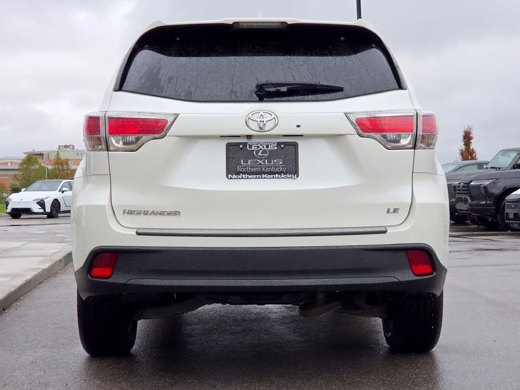 Used 2015 Blizzard Pearl Toyota LE Plus image 23