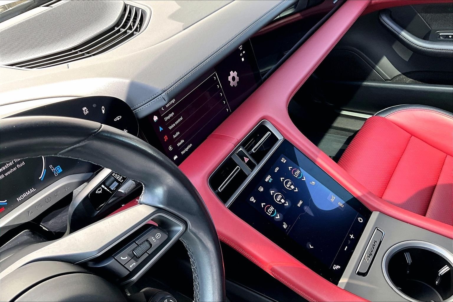 Used 2025  Porsche  image 31