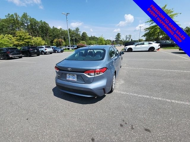 Used 2020 Blue Toyota LE image 12