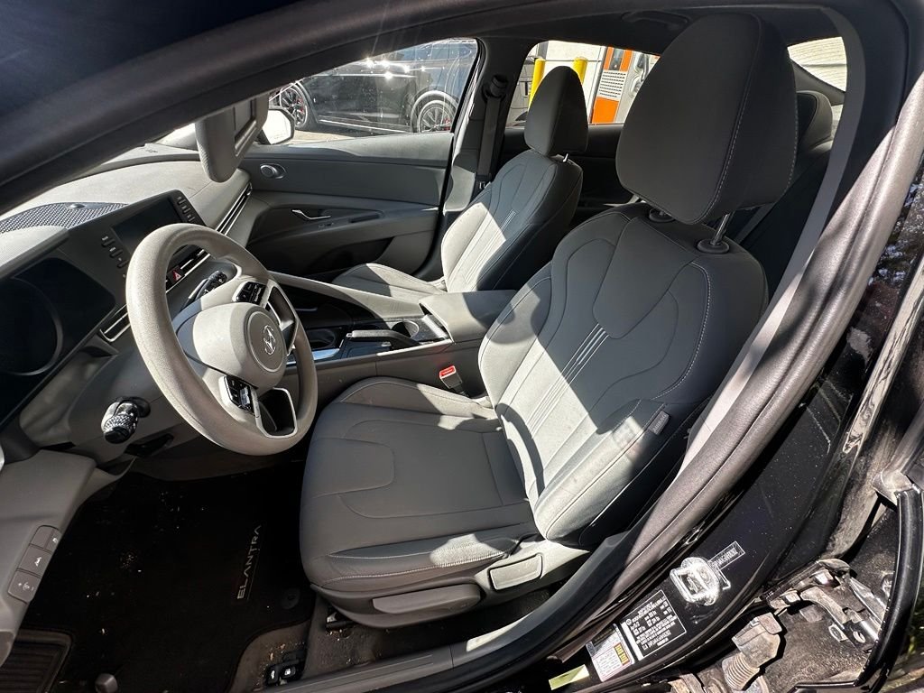 Used 2022 Phantom Black Hyundai SEL image 17