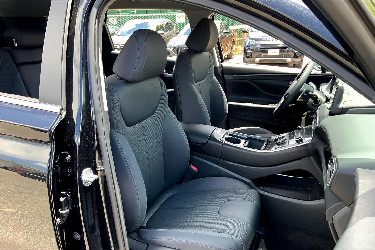 Used 2021 Twilight Black Hyundai SE image 9