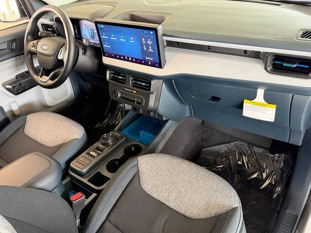 New 2025 Oxford White Ford XLT image 9