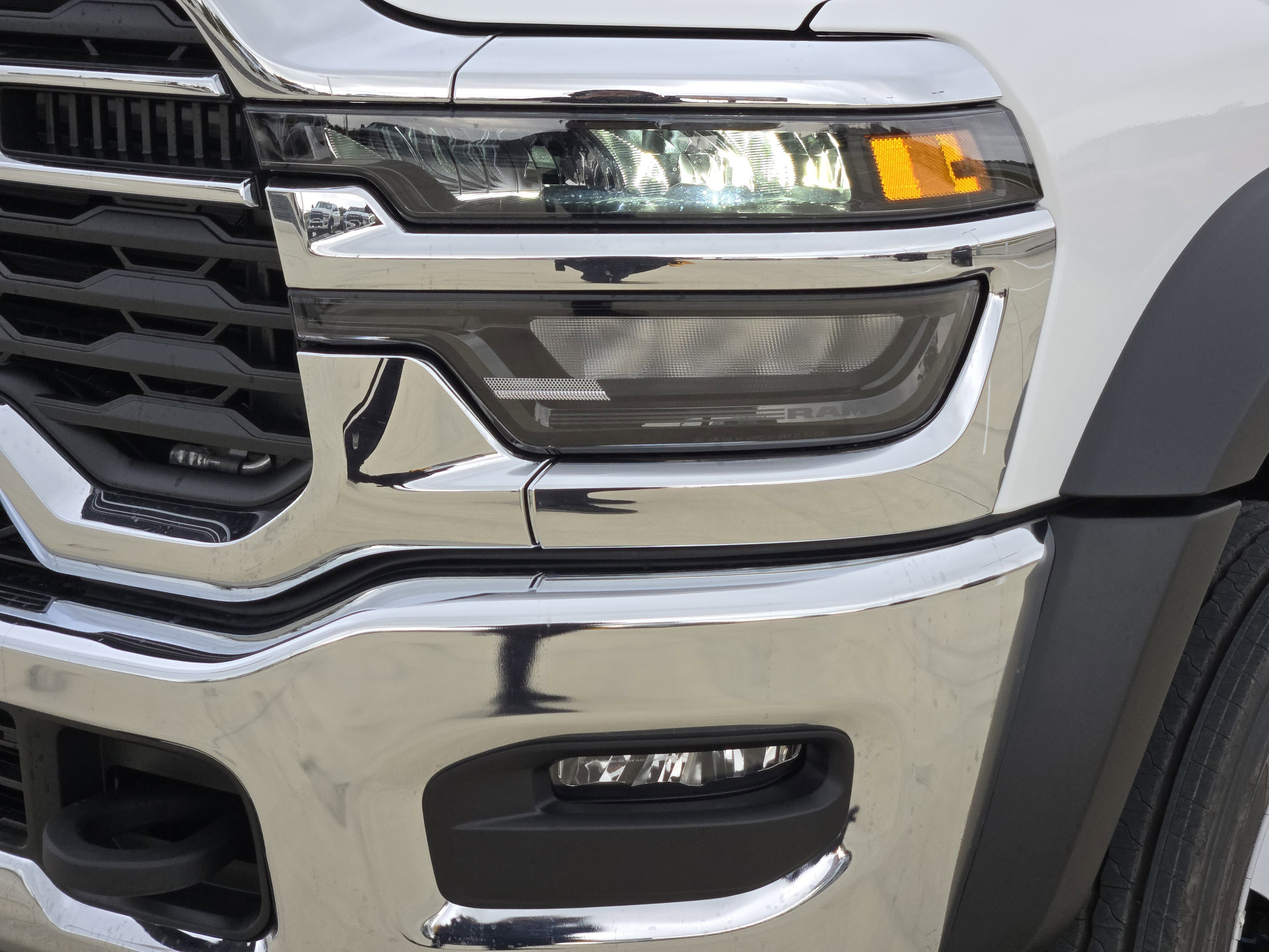New 2026 Bright White Clear-Coat Exterior Paint RAM Tradesman image 7