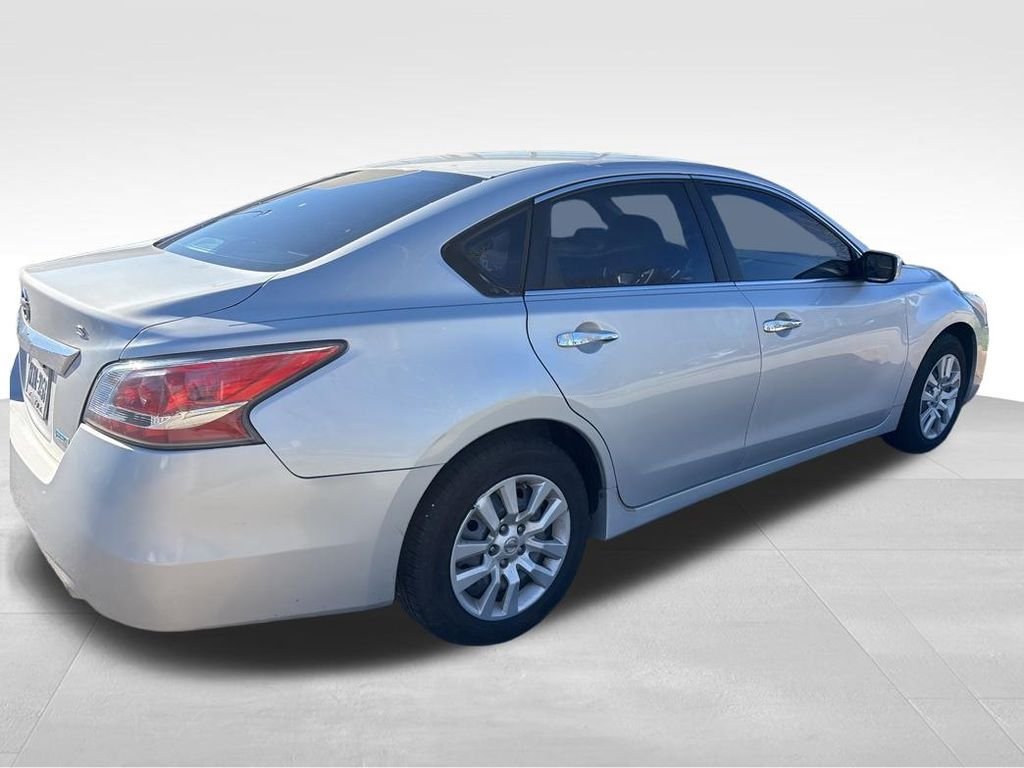 Used 2014 Silver Nissan 2.5 S image 9