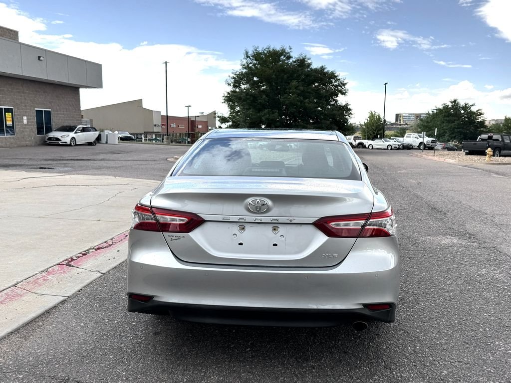 Used 2018 Silver Toyota XLE image 8