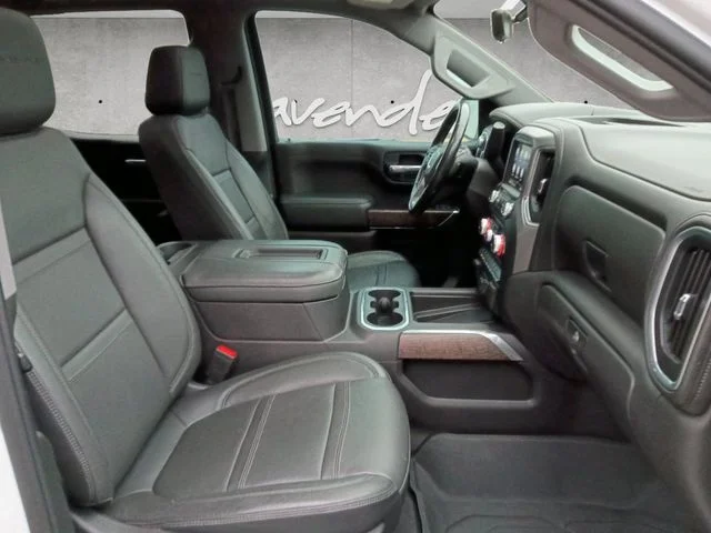 Used 2022 White GMC Denali image 24