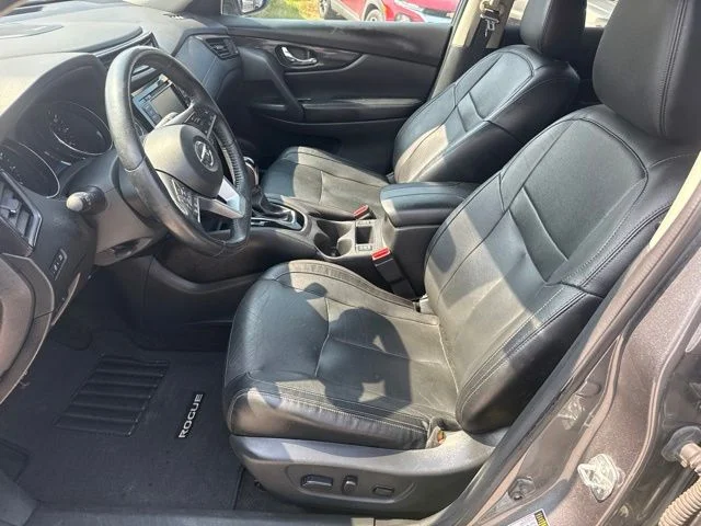 Used 2018 Gray Nissan SL image 13