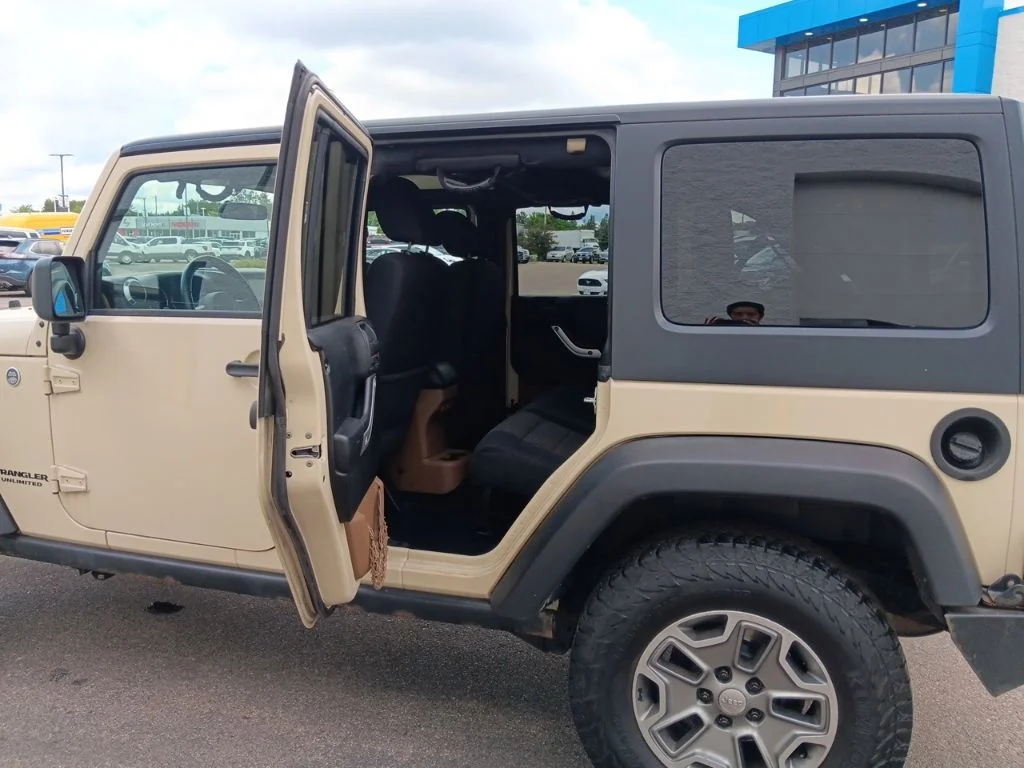 Used 2011 Sahara Tan Clearcoat Jeep Unlimited Rubicon image 37
