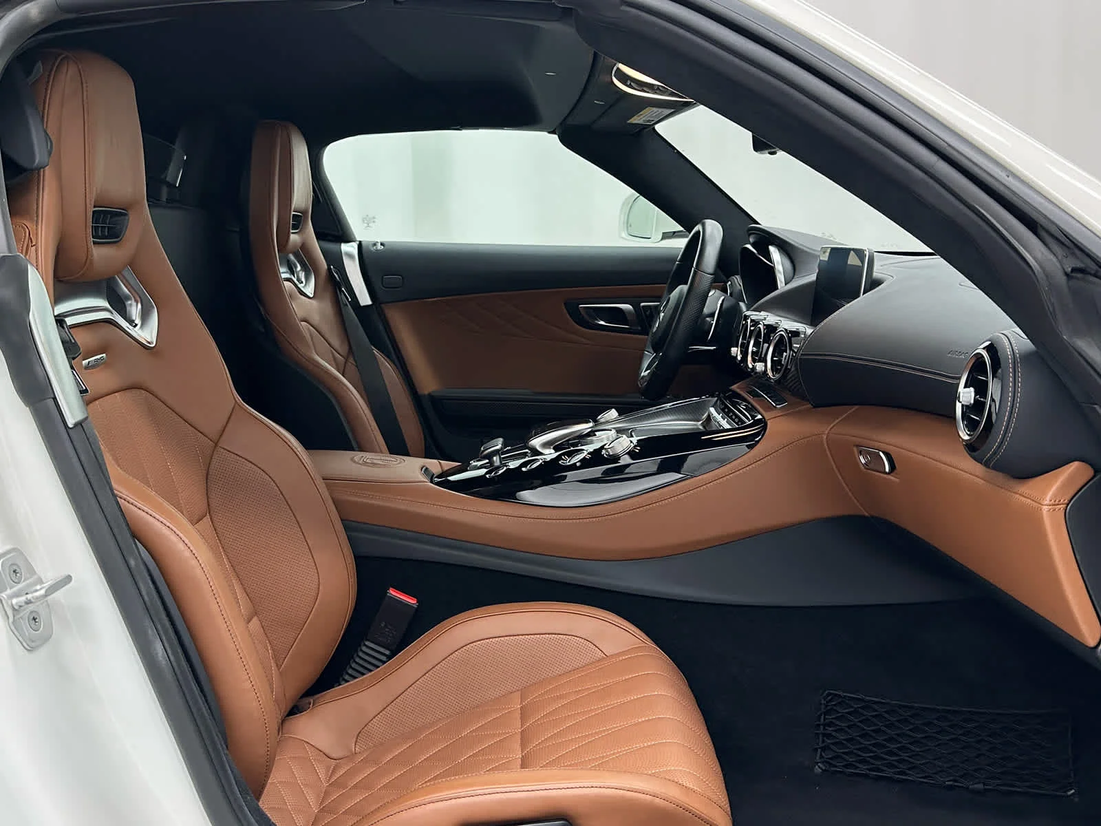 Used 2018 designo Diamond White Metallic Mercedes-Benz AMG® GT C image 21