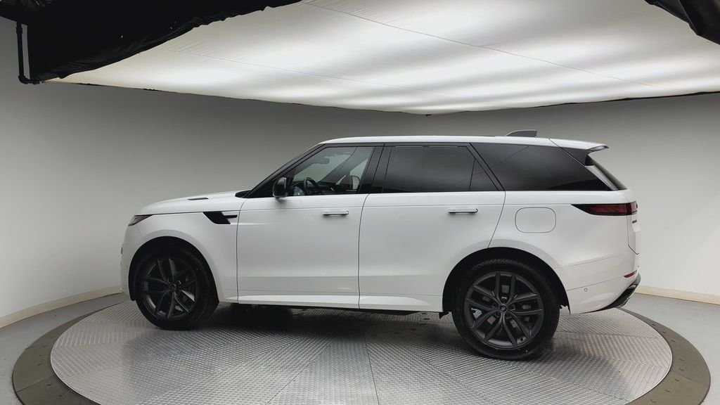 Used 2025 Santorini Black Metallic Land Rover Dynamic SE image 5
