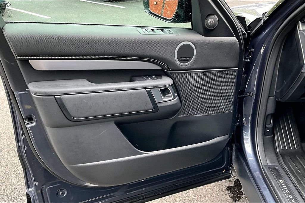 Used 2025 Blue Land Rover Dynamic SE image 18