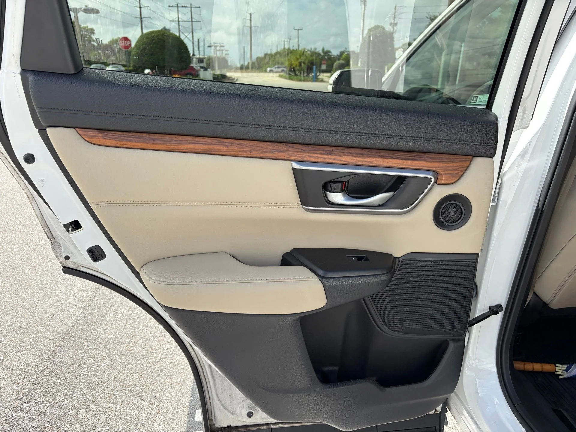 Used 2022 Platinum White Pearl Honda EX-L image 20