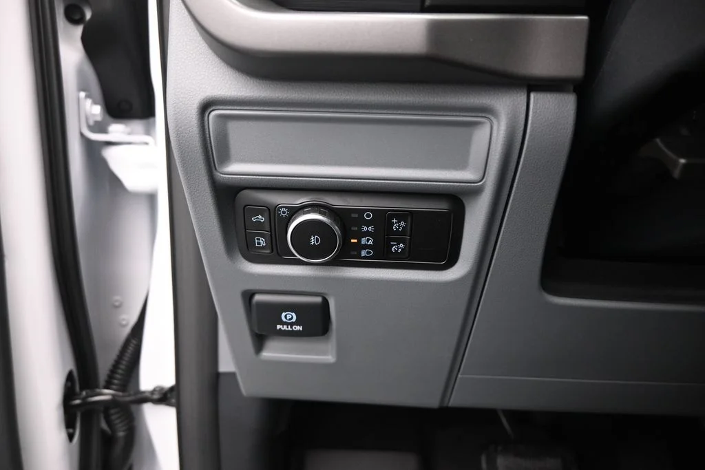 New 2026 Oxford White Ford XLT image 12
