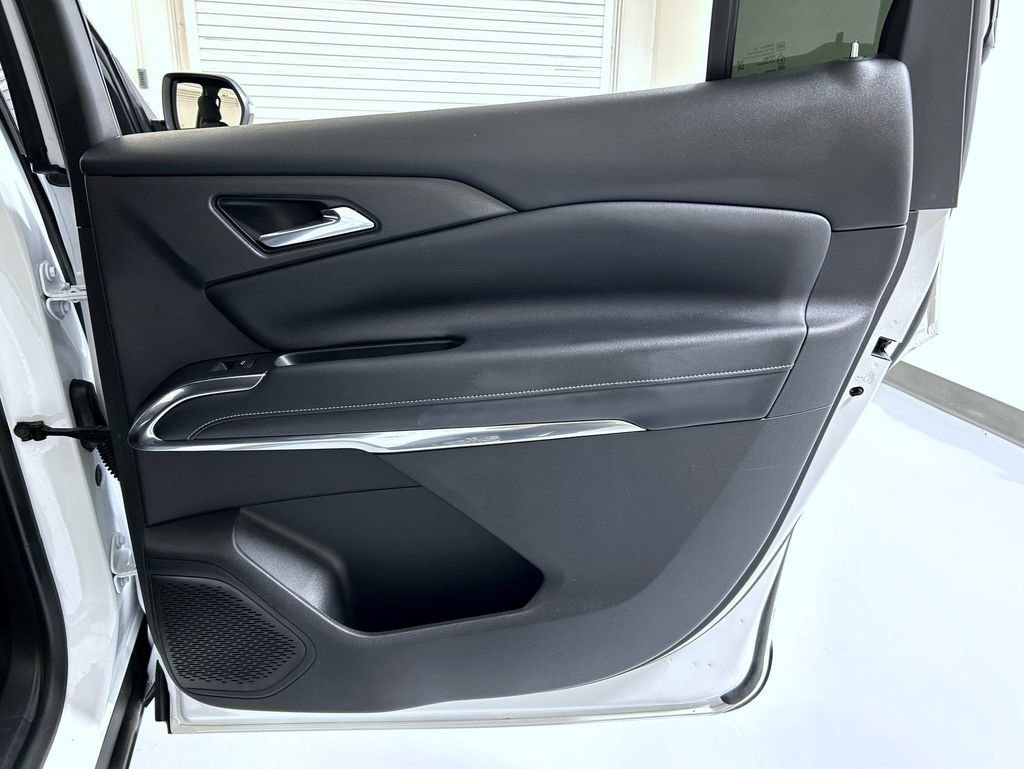 2025 Chevrolet Traverse LT - Photo 18