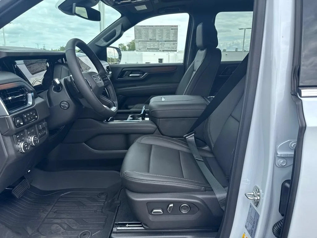 2026 GMC Yukon XL Denali - Photo 10