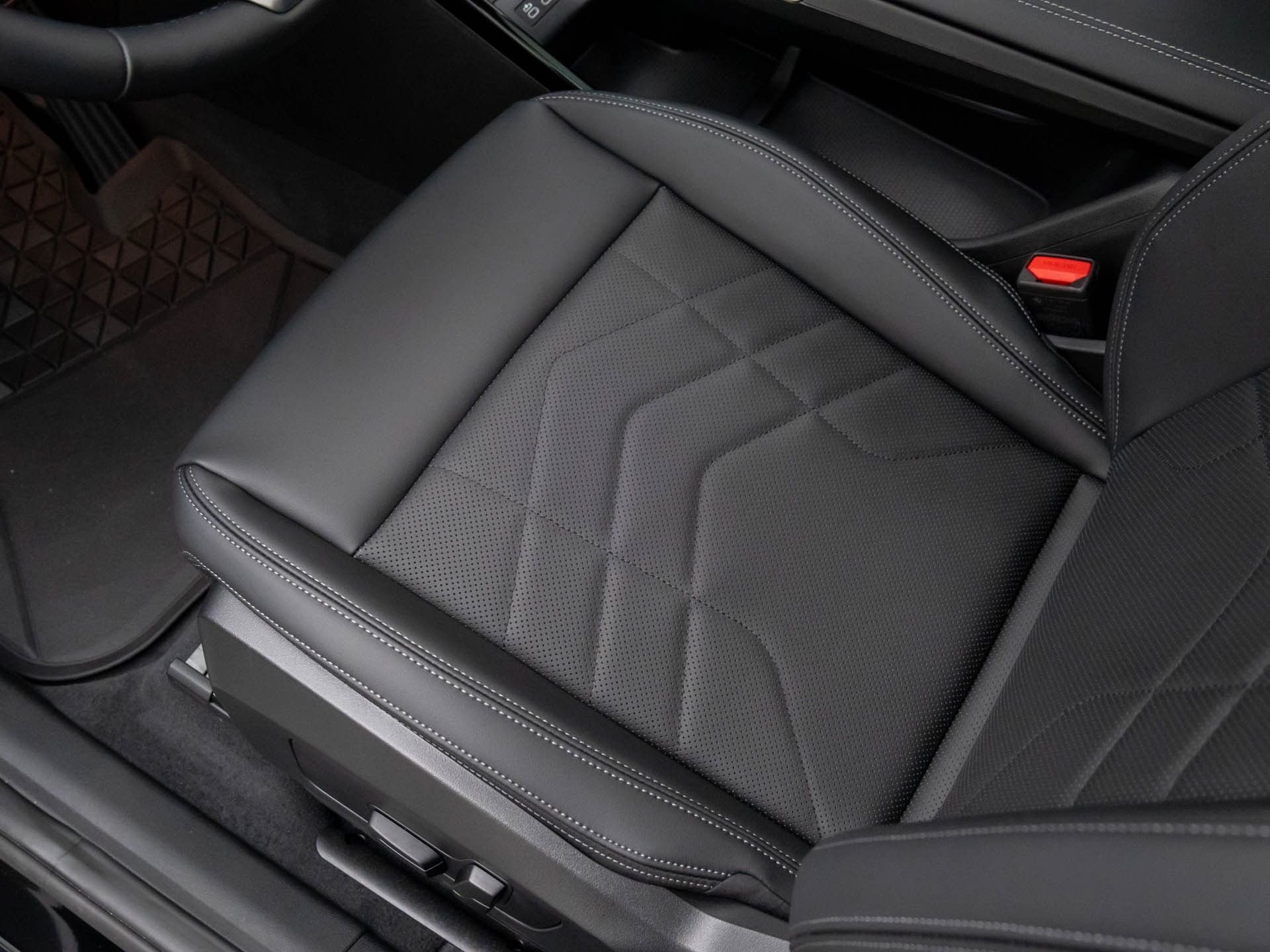 New 2026 Jet Black BMW xDrive28i image 13