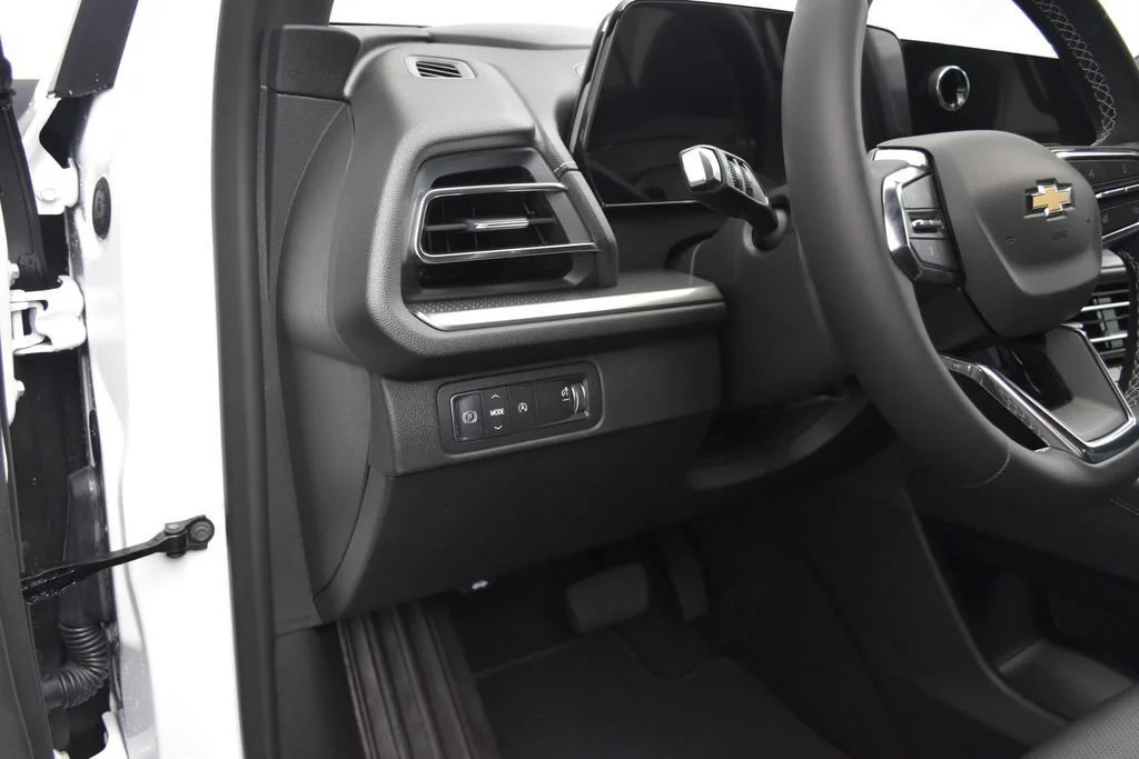 New 2026 Summit White Chevrolet LT image 18