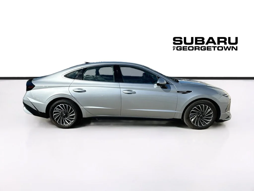 Used 2024 Silver Hyundai SEL image 8