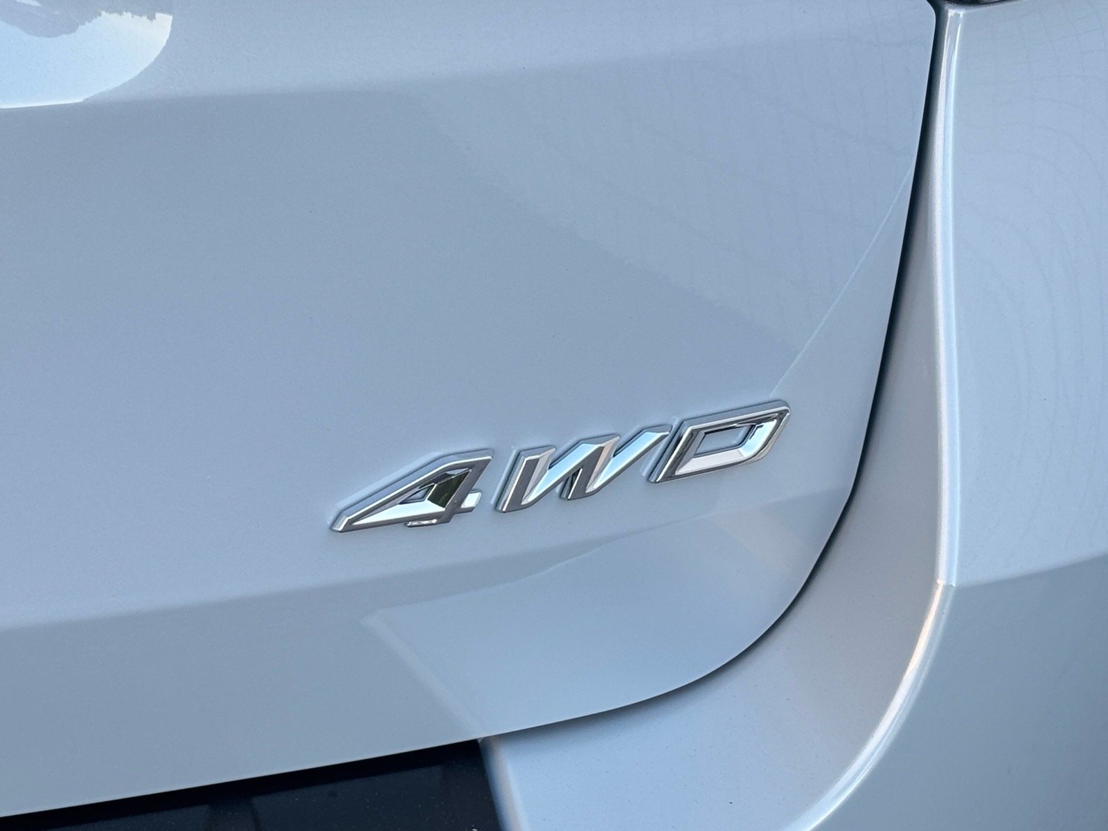 New 2026 Space White Ford Platinum image 5