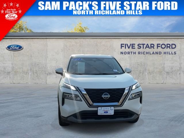 Used 2023 White Nissan SV image 3