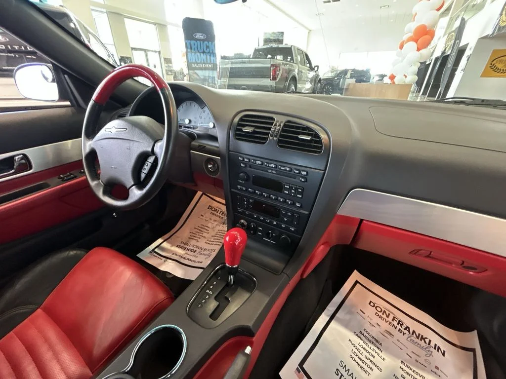 Used 2002 Red Ford Base image 11