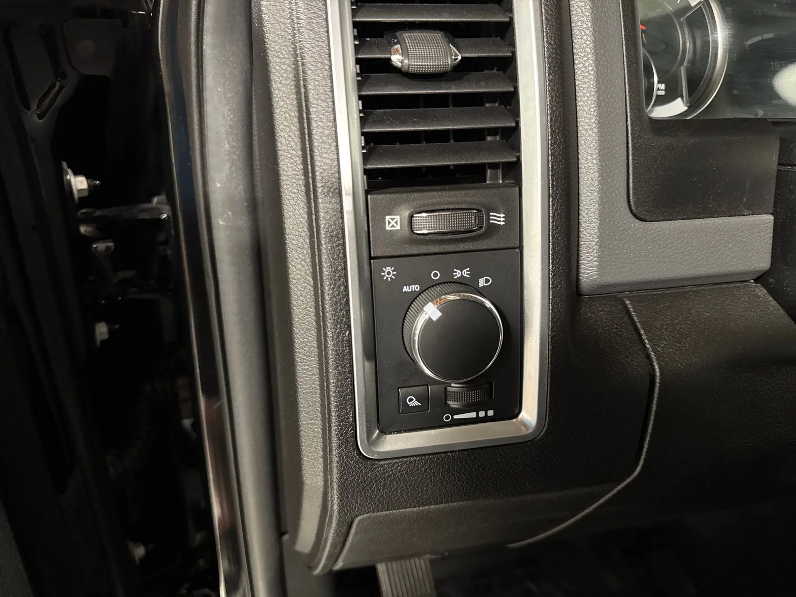 Used 2020 Black Ram SLT image 18