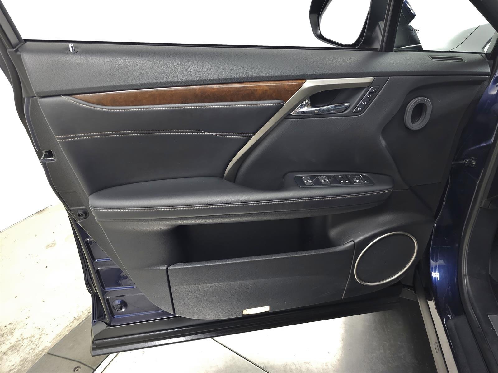 Used 2017 Blue Lexus PREMIUM image 13