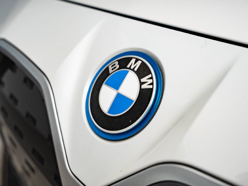 Used 2023 Mineral White Metallic BMW eDrive35 image 3