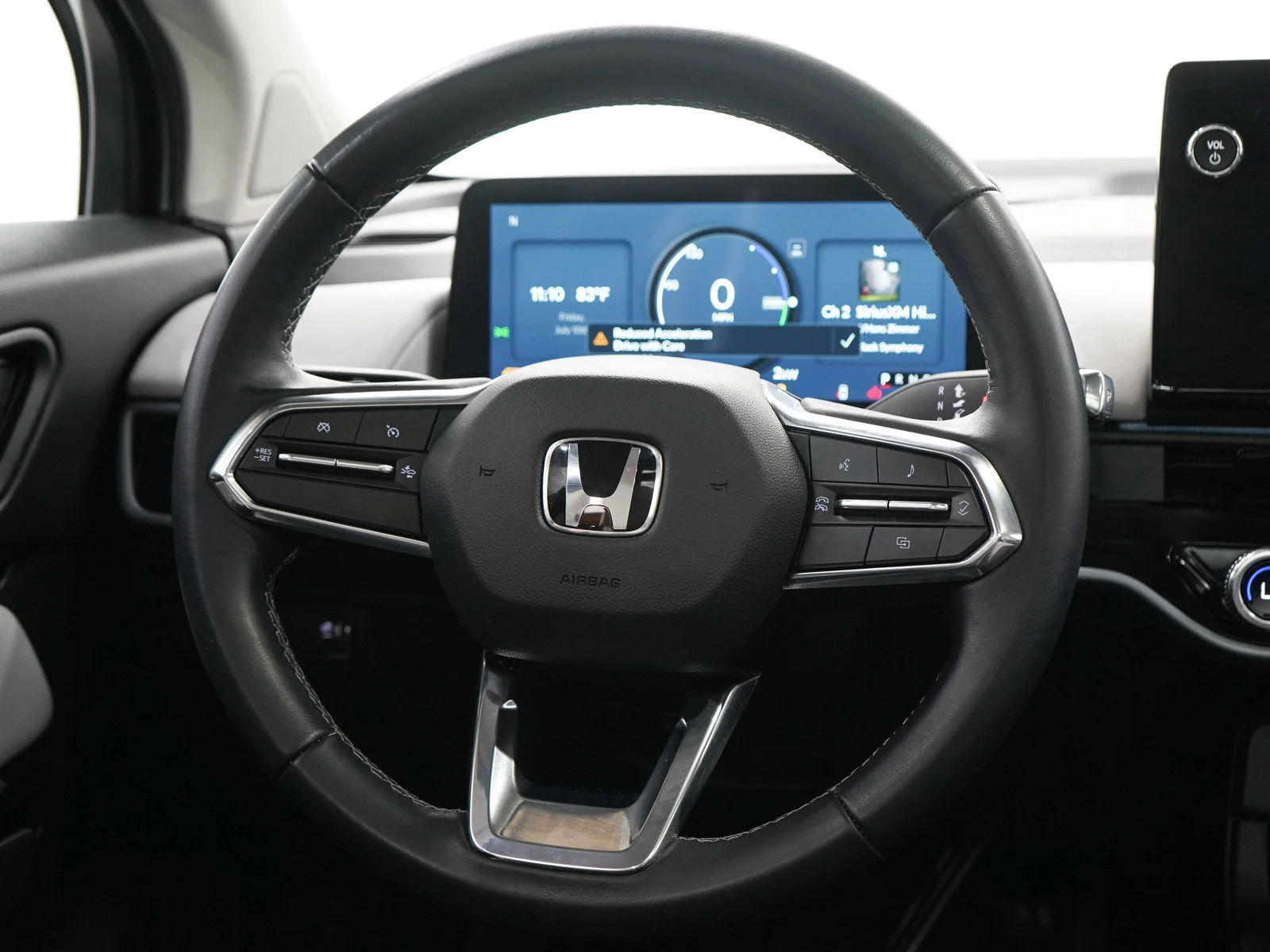 Used 2025 Snowfall Pearl Honda Touring image 17