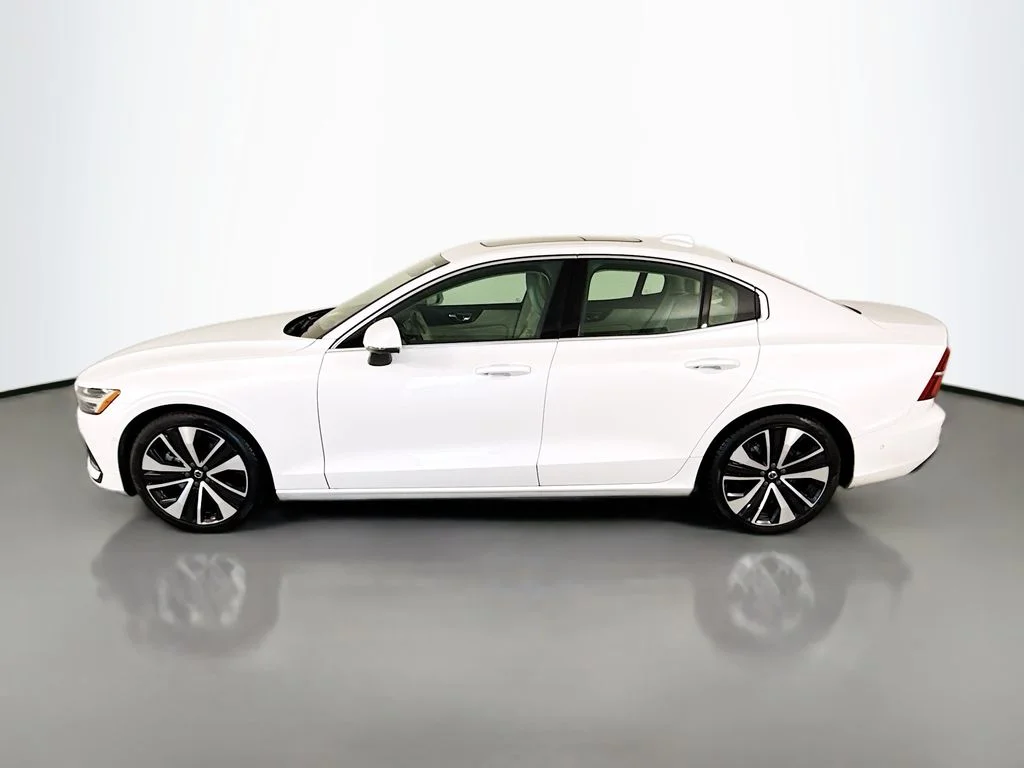 Used 2023 Crystal White Volvo Ultimate image 2