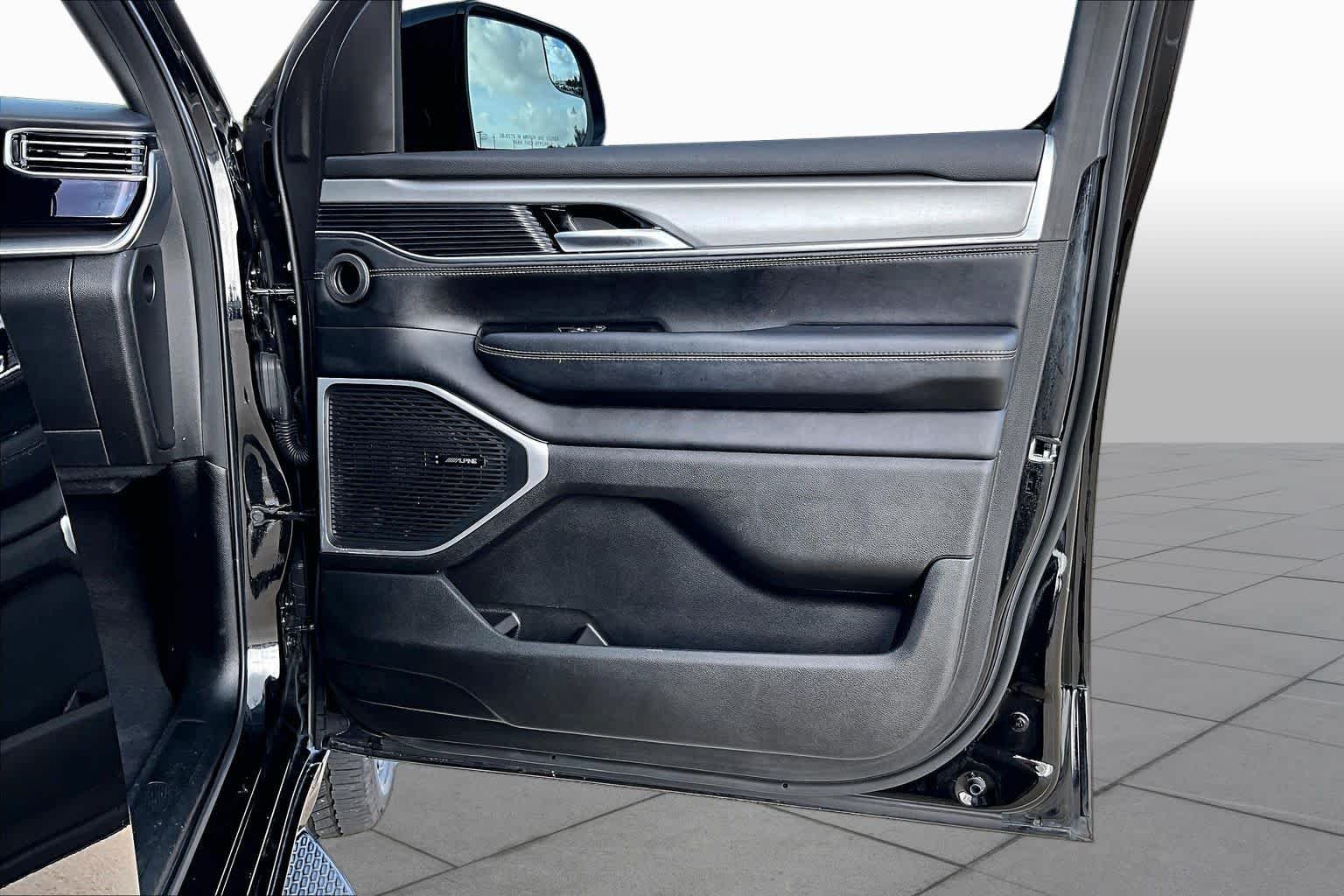 Used 2023 Diamond Black Crystal Pearlcoat Jeep Series II Carbide image 22