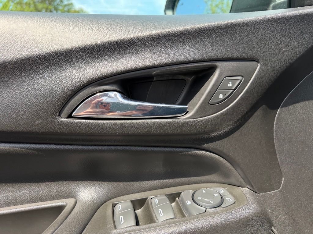 Used 2022 Silver Ice Metallic Chevrolet LT image 13